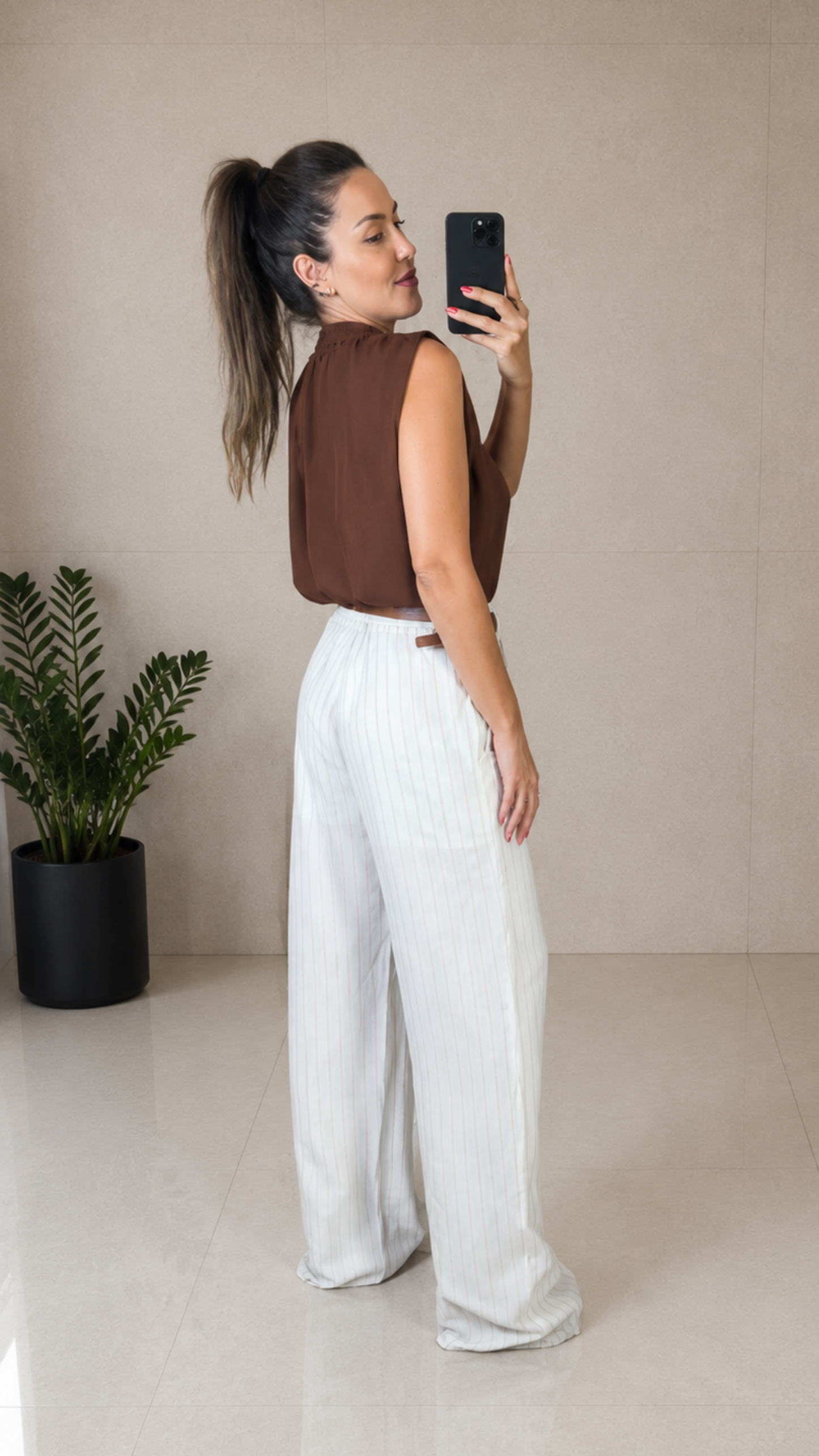 Blusa Feminina Helena Gola Alta Sem Manga em Viscose Leve Premium – Mahfê