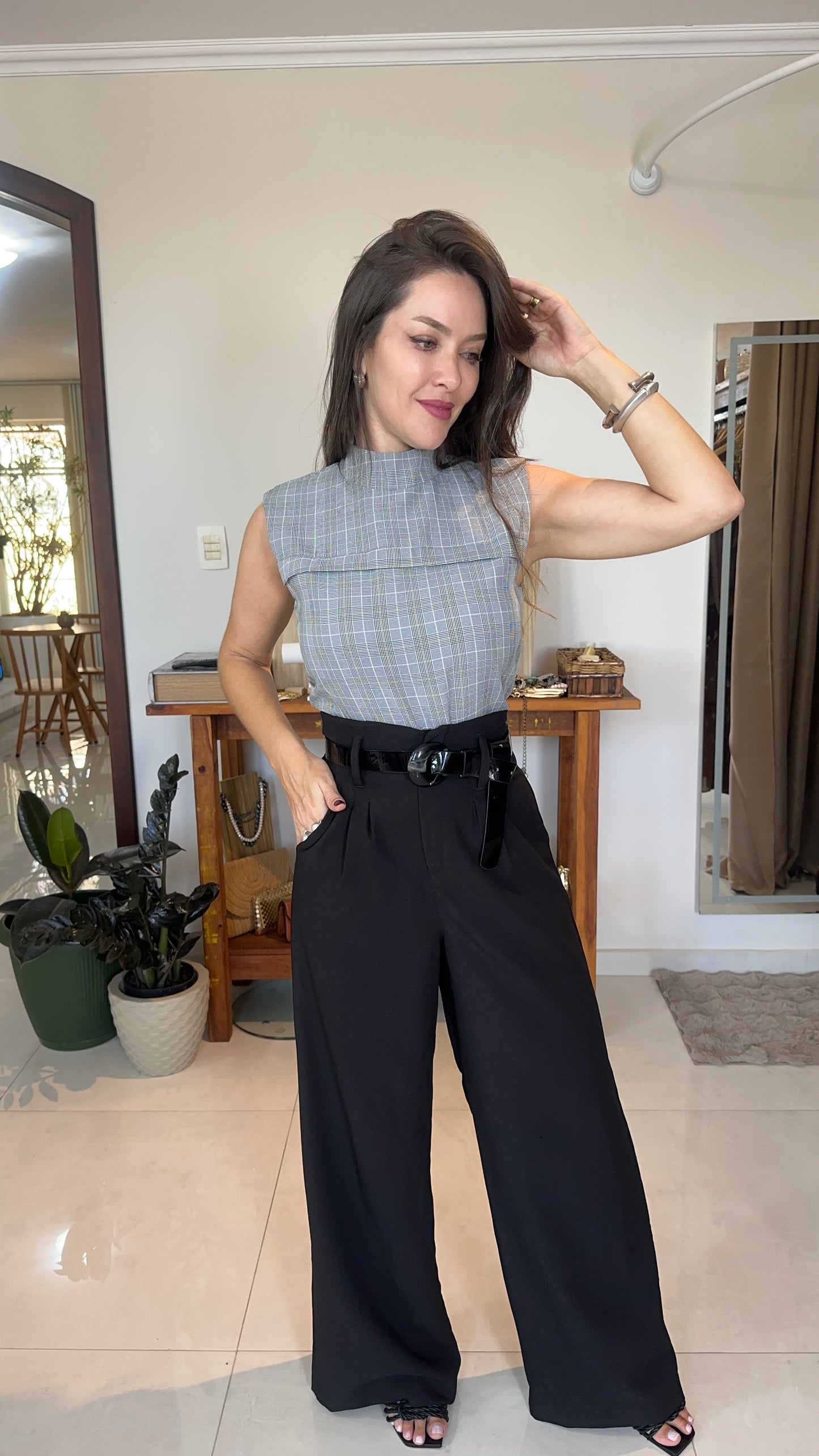 Blusa Feminina Xadrez Elegante Gola Alta em Tecido Premium – Chess Mahfê