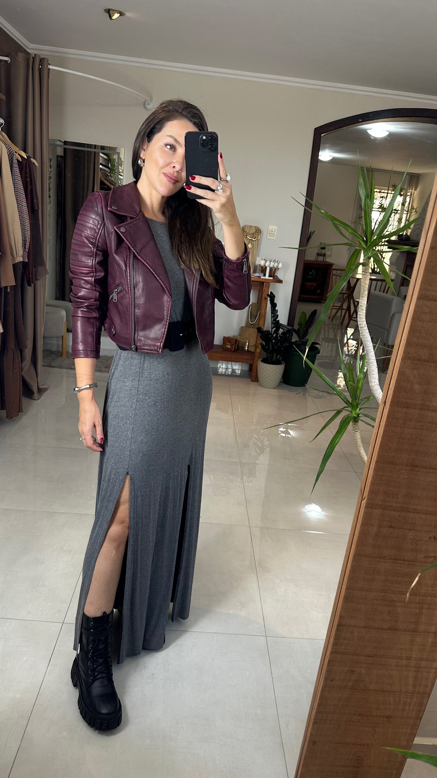 Jaqueta de Couro Feminina - Estilo Atemporal