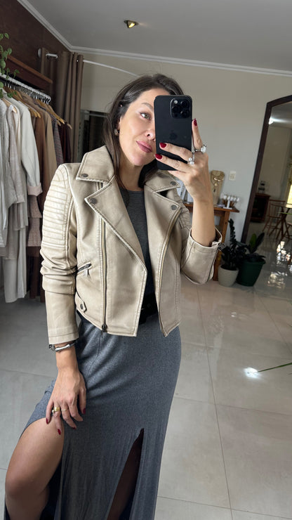 Jaqueta de Couro Feminina - Estilo Atemporal