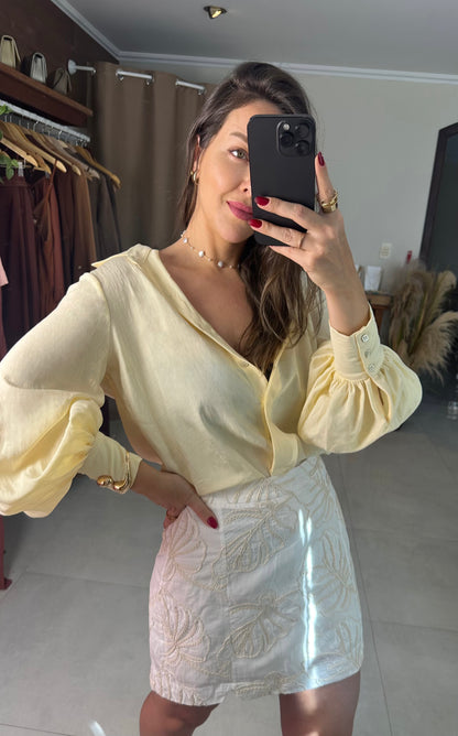 Camisa Feminina Elegante com Manga Bufante em Tecido Leve Premium – Mayla Mahfê