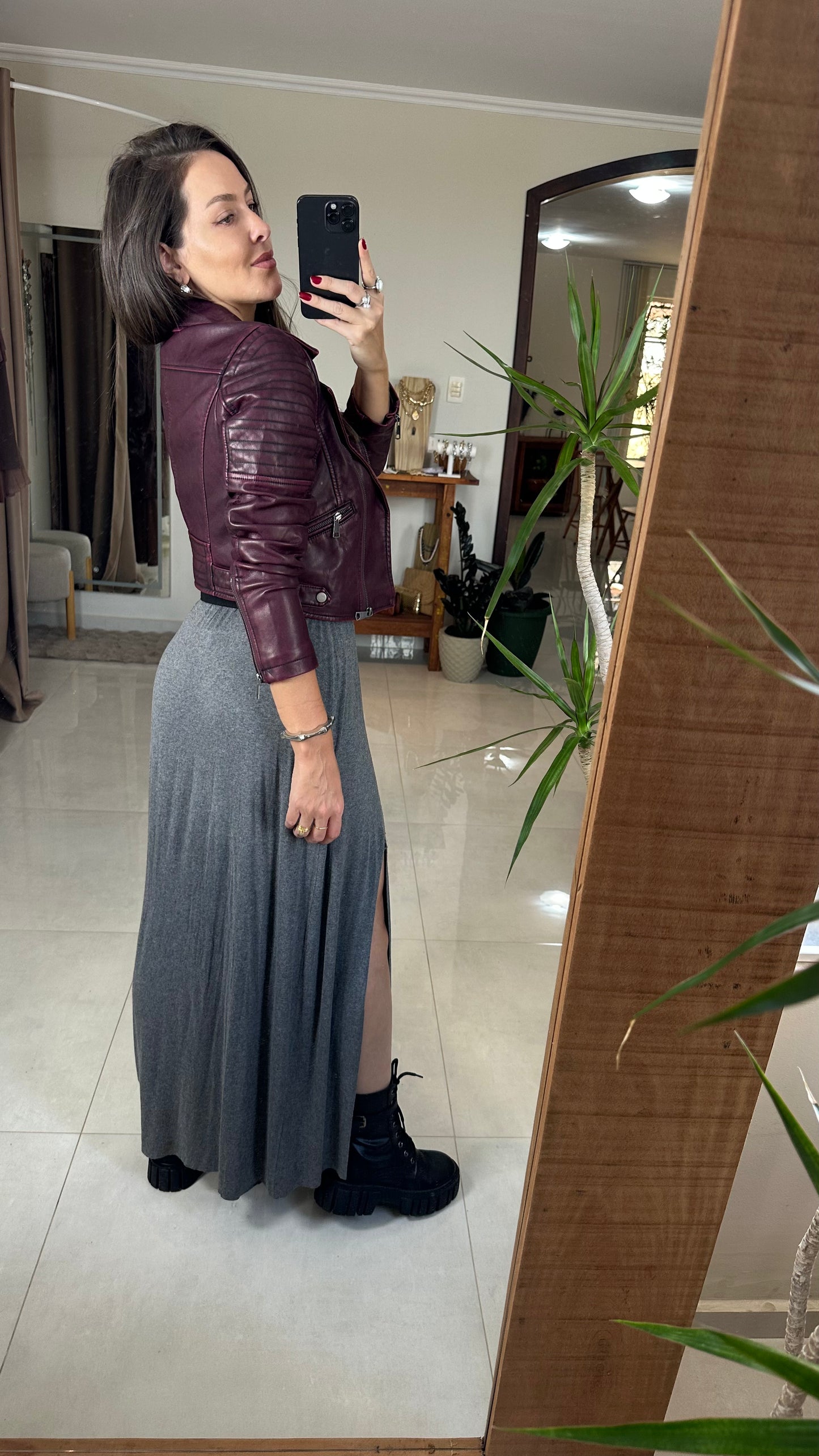 Jaqueta de Couro Feminina - Estilo Atemporal