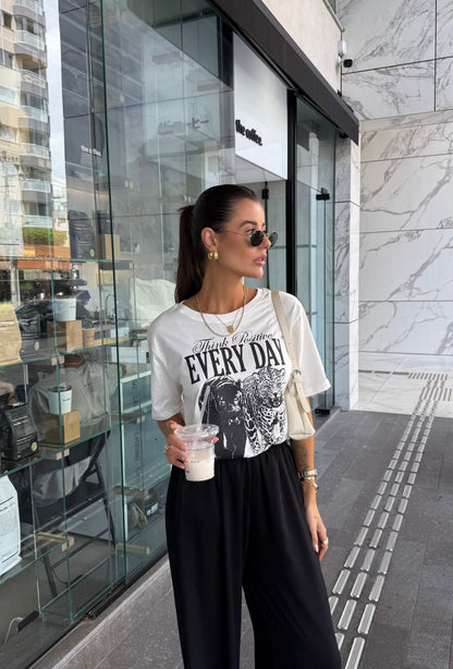 Camiseta Feminina Oversized em Algodão com Estampa Fashion – Mahfê