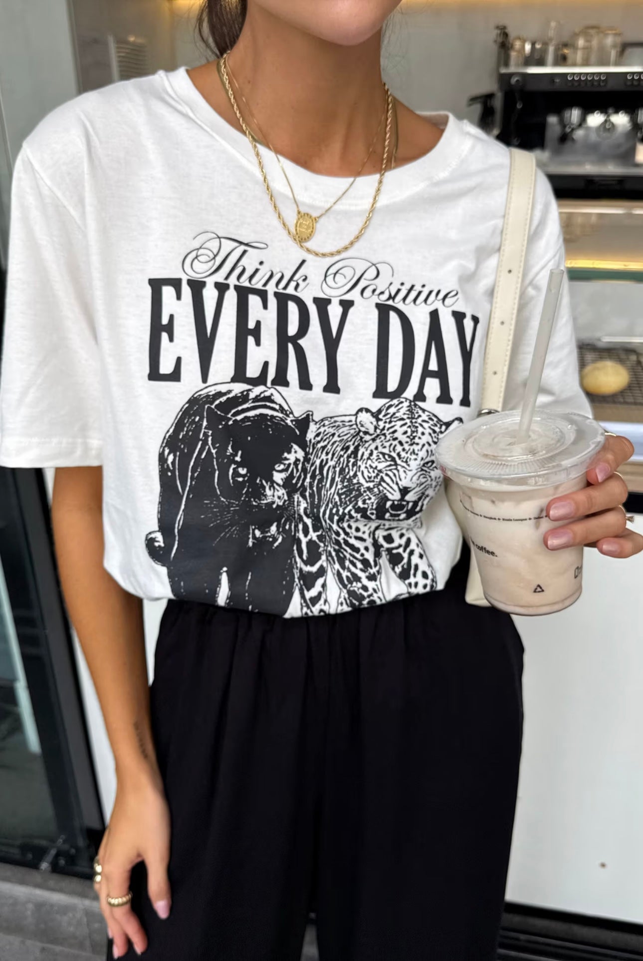 Camiseta Feminina Oversized em Algodão com Estampa Fashion – Mahfê
