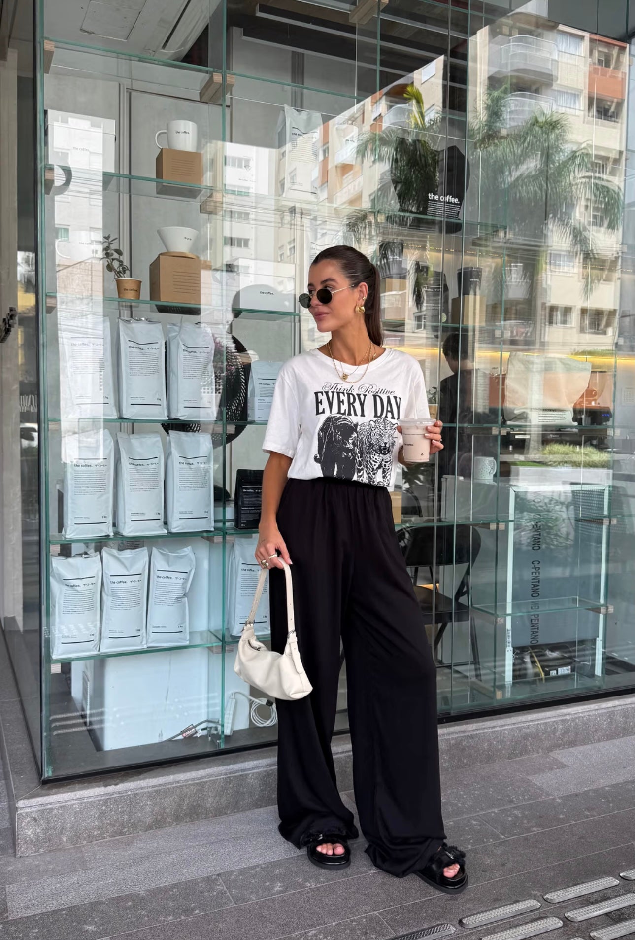 Camiseta Feminina Oversized em Algodão com Estampa Fashion – Mahfê