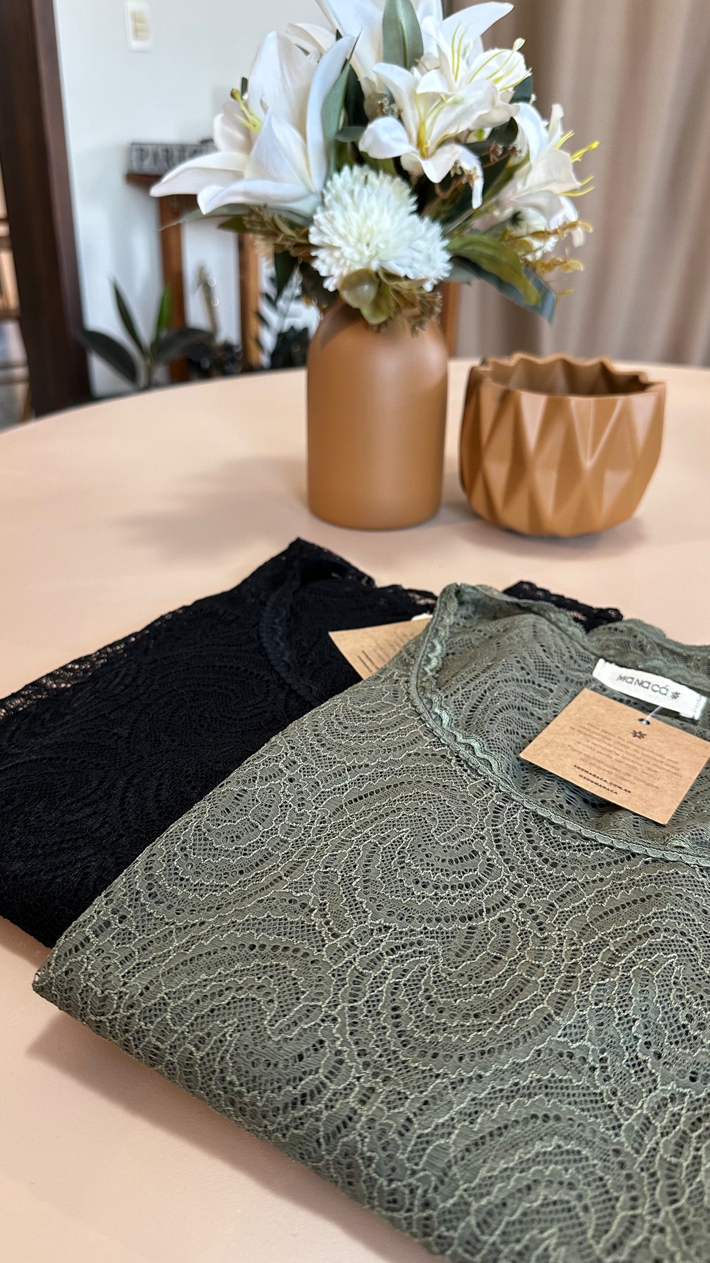 Blusa de Renda Preta Feminina com Modelagem Slim – Mahfê