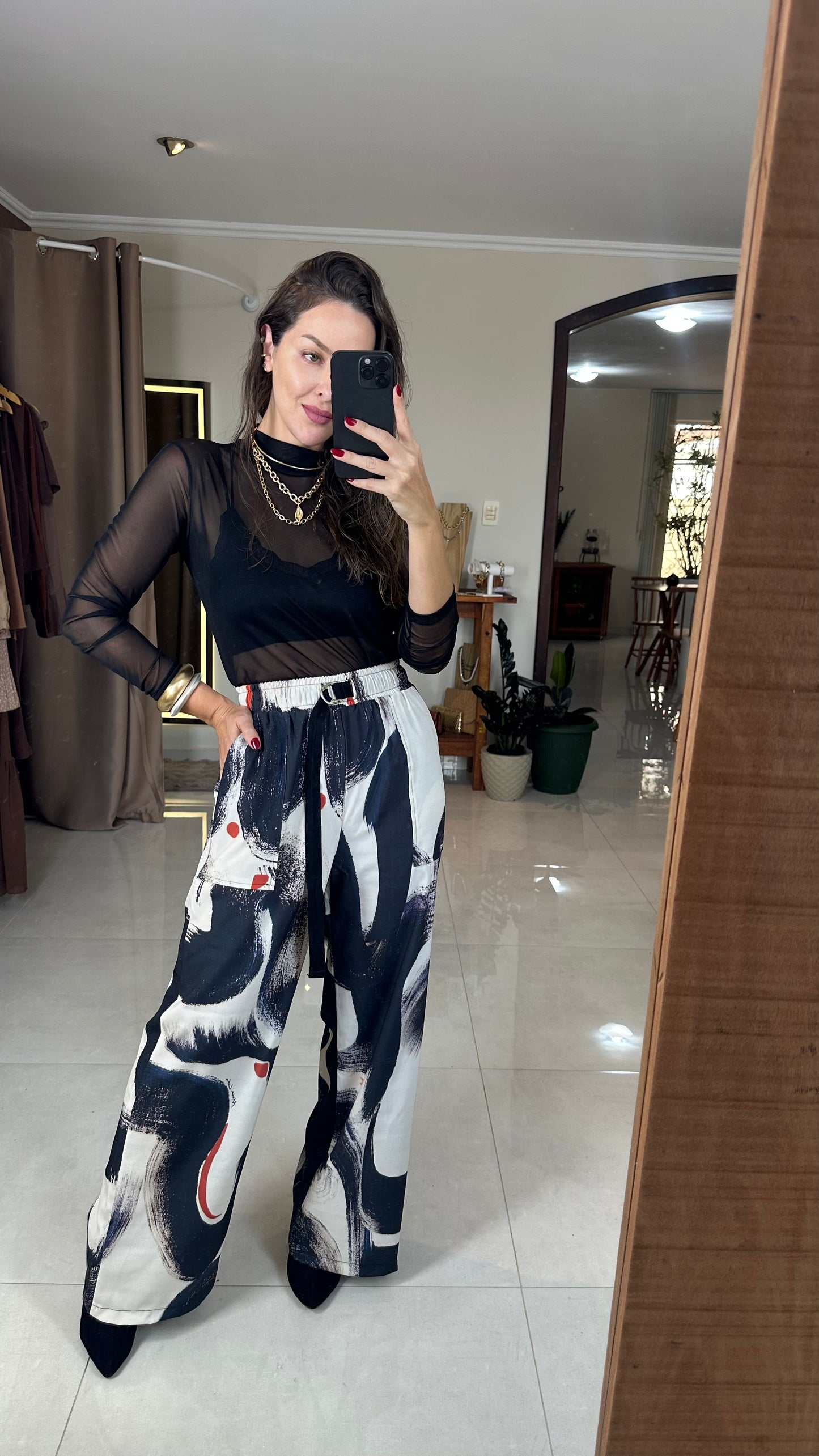 Calça Feminina Pantalona Estampada Cintura Alta em Viscose Amália – Mahfê