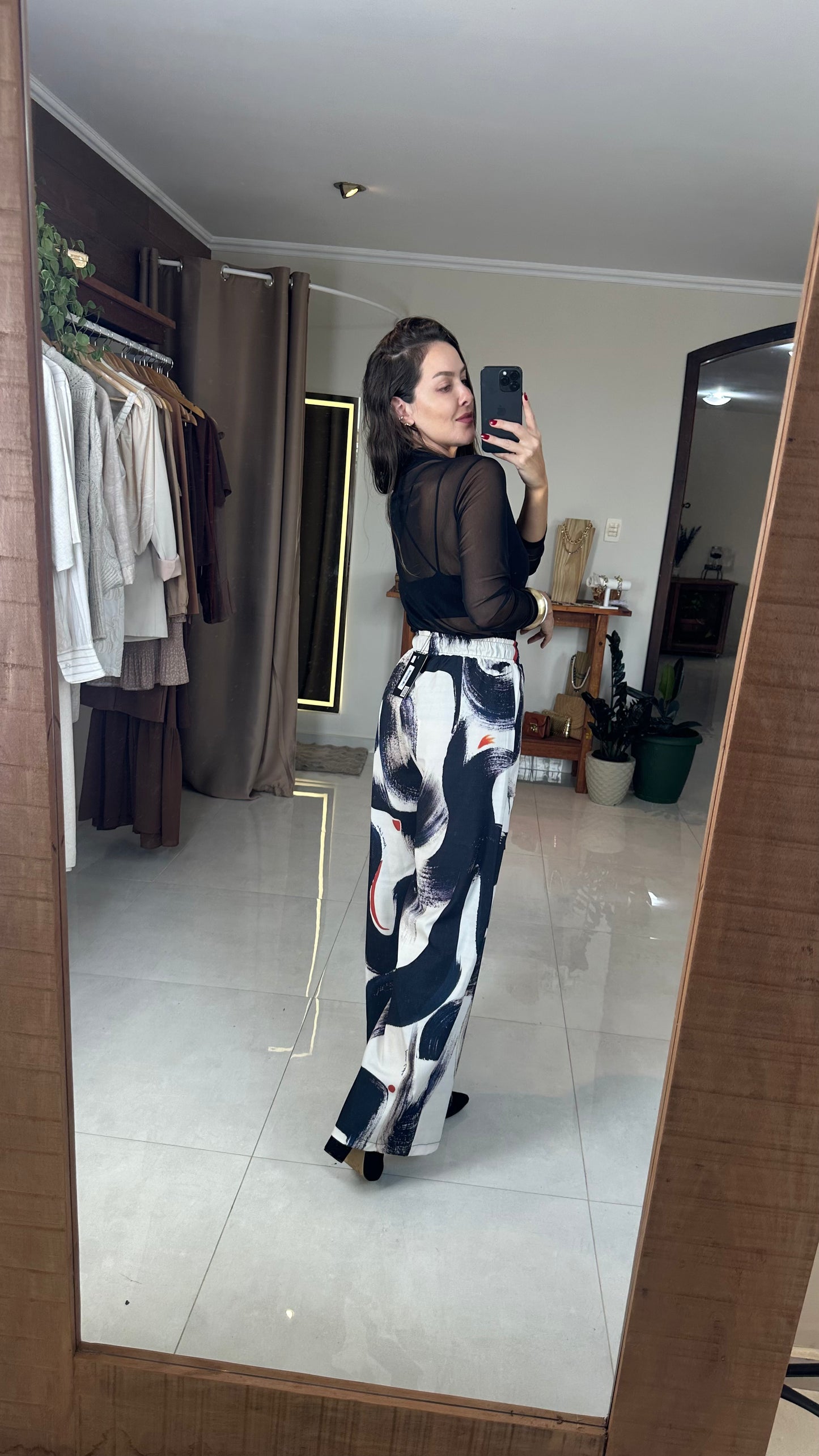 Calça Feminina Pantalona Estampada Cintura Alta em Viscose Amália – Mahfê