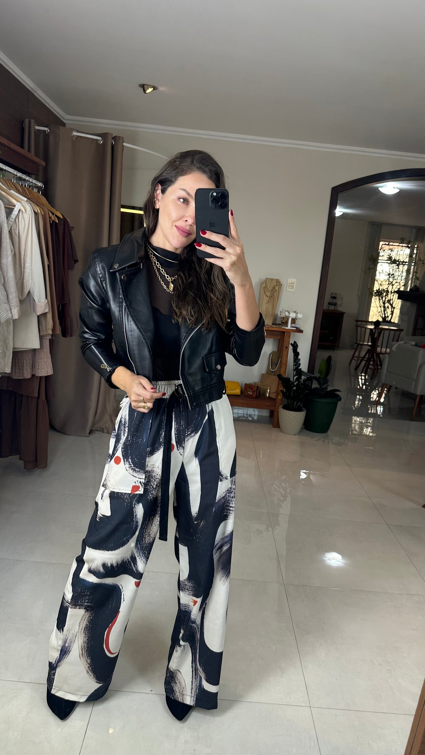 Calça Feminina Pantalona Estampada Cintura Alta em Viscose Amália – Mahfê